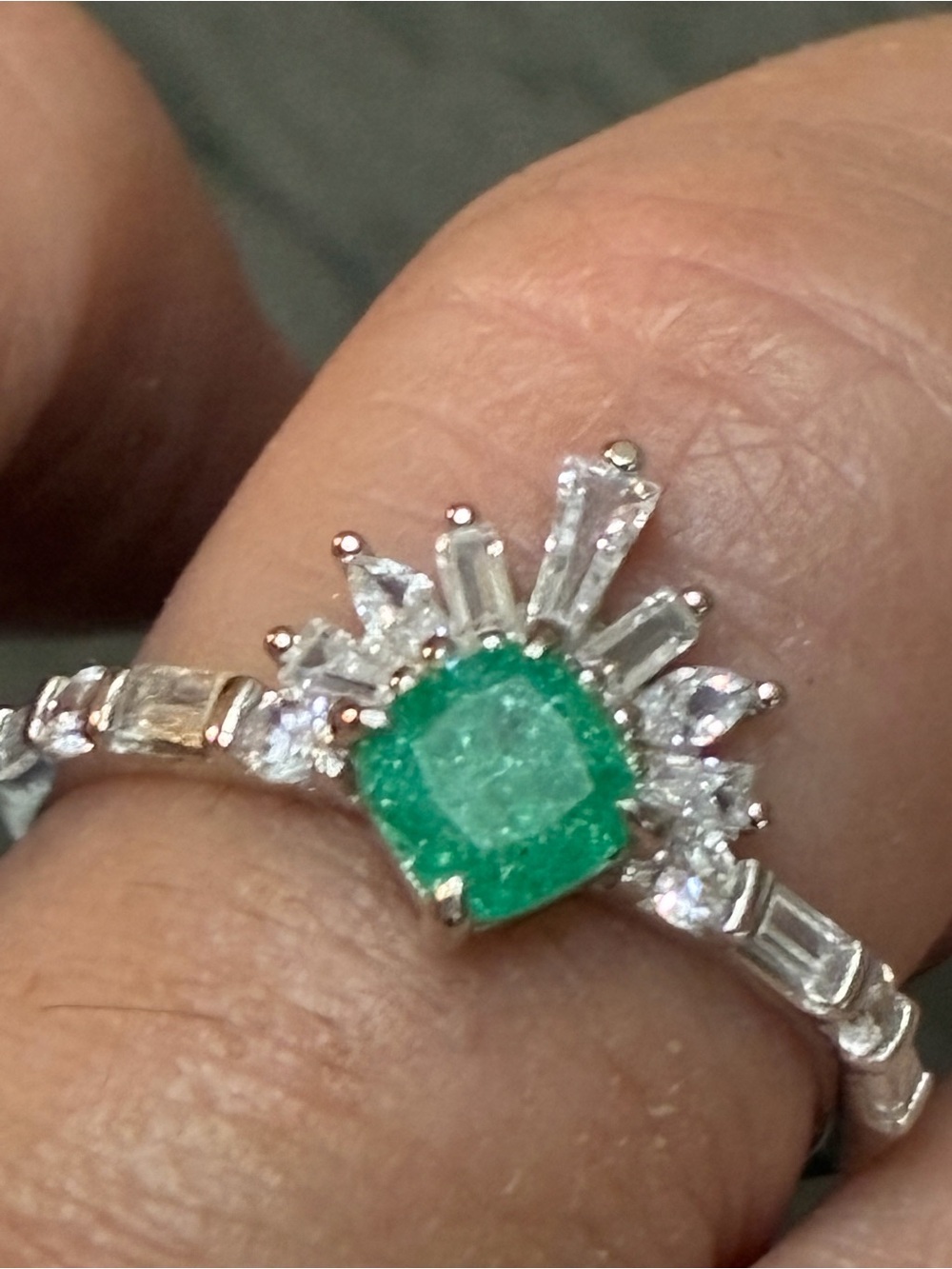 Bomb Party 4592  The Sterling Club Size 6(925 Sterling) Emerald Ice Crystal